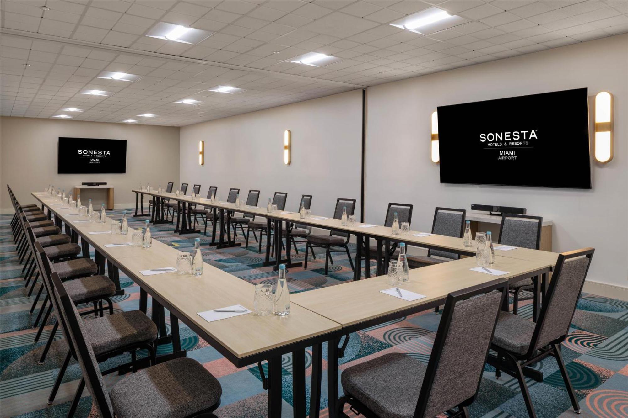 Hotel Sonesta Airport 4*